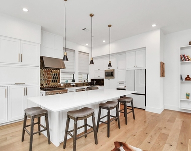 2303 Yupon Street - Photo Thumbnail 19