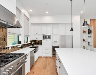 2303 Yupon Street - Photo Thumbnail 21