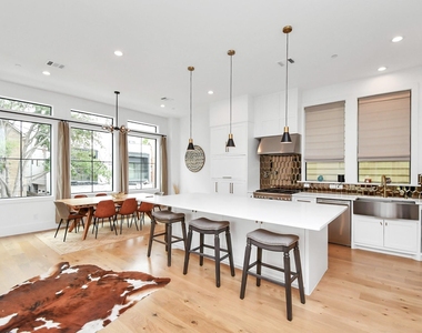 2303 Yupon Street - Photo Thumbnail 18