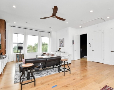 2303 Yupon Street - Photo Thumbnail 42