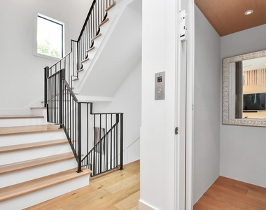 2303 Yupon Street - Photo Thumbnail 7
