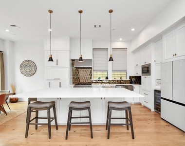 2303 Yupon Street - Photo Thumbnail 17