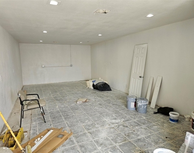 2116 Lockwood Drive - Photo Thumbnail 7