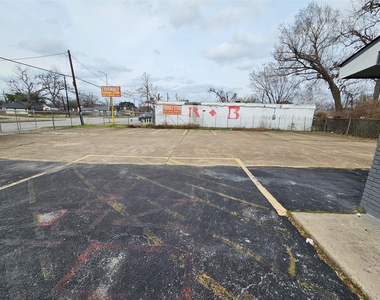 2116 Lockwood Drive - Photo Thumbnail 13