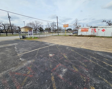 2116 Lockwood Drive - Photo Thumbnail 14