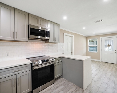2222 Peppermill Road - Photo Thumbnail 10