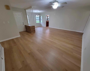 706 Maple St - Photo Thumbnail 4
