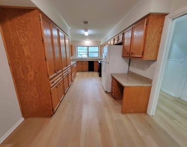 706 Maple St - Photo Thumbnail 9