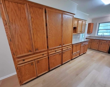 706 Maple St - Photo Thumbnail 13