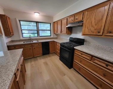 706 Maple St - Photo Thumbnail 10