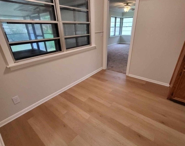 706 Maple St - Photo Thumbnail 14