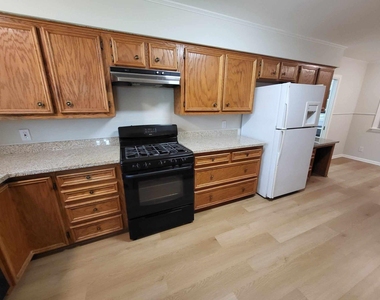706 Maple St - Photo Thumbnail 12