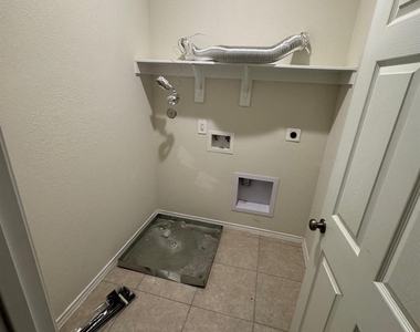 10412 Marston Vineyard Drive - Photo Thumbnail 11