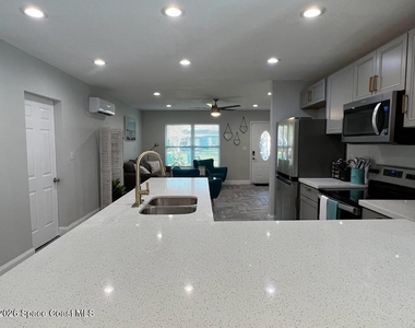 1810 Elizabeth Street - Photo Thumbnail 15