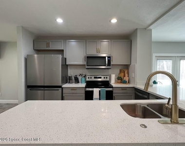 1810 Elizabeth Street - Photo Thumbnail 16