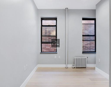 Stanton Street - Photo Thumbnail 4