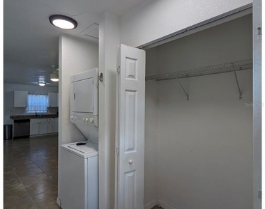 411 S Albany Avenue - Photo Thumbnail 6
