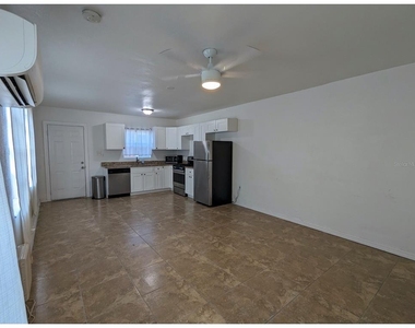 411 S Albany Avenue - Photo Thumbnail 2