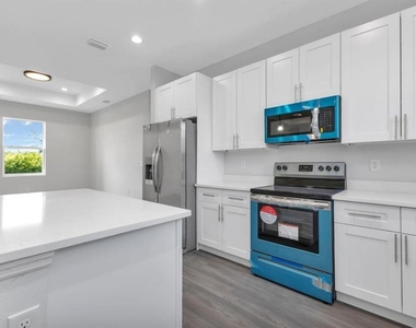 13314 Holtville Avenue - Photo Thumbnail 3