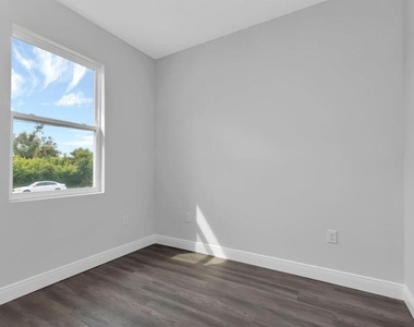 13314 Holtville Avenue - Photo Thumbnail 9