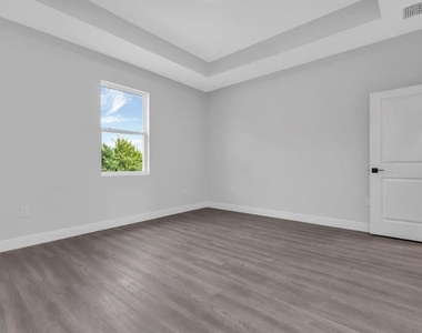 13314 Holtville Avenue - Photo Thumbnail 6