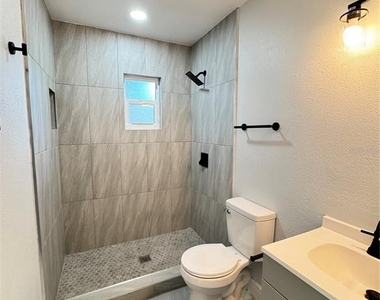 607 Alabama Avenue - Photo Thumbnail 8