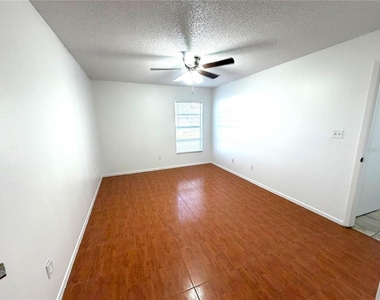 4834 S Semoran Boulevard - Photo Thumbnail 5