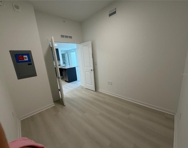 5587 Millenia Park Blvd - Photo Thumbnail 4