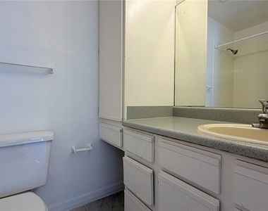 1037 S Hiawassee Road - Photo Thumbnail 9