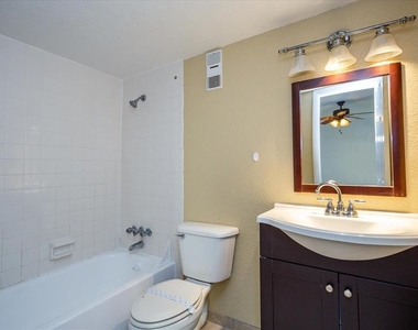 908 Lake Destiny Road - Photo Thumbnail 12