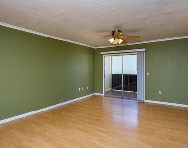 908 Lake Destiny Road - Photo Thumbnail 5