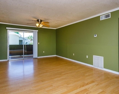 908 Lake Destiny Road - Photo Thumbnail 4