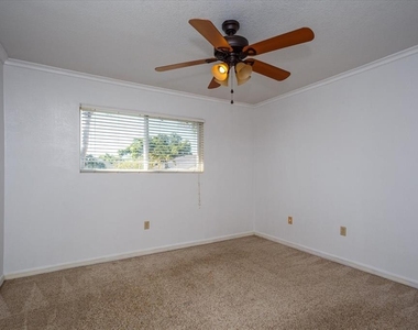 908 Lake Destiny Road - Photo Thumbnail 13