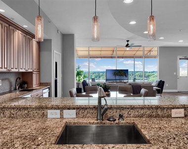 525 E Jackson Street - Photo Thumbnail 8