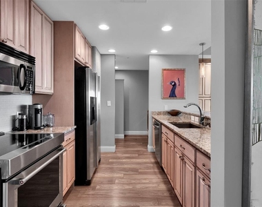 525 E Jackson Street - Photo Thumbnail 9