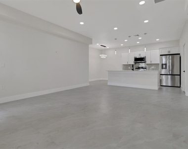 4503 15th Street Sw - Photo Thumbnail 7