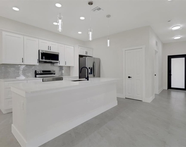 4503 15th Street Sw - Photo Thumbnail 8