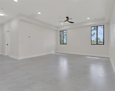 4503 15th Street Sw - Photo Thumbnail 2