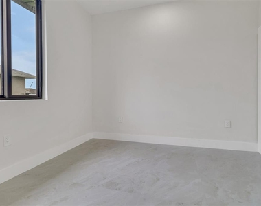 4503 15th Street Sw - Photo Thumbnail 17