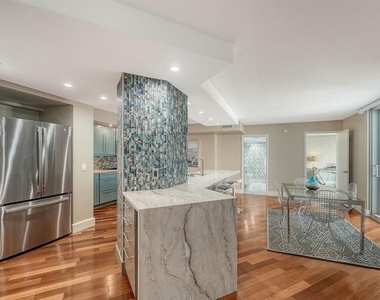 1111 N Gulfstream Avenue - Photo Thumbnail 3