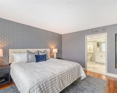 1111 N Gulfstream Avenue - Photo Thumbnail 12
