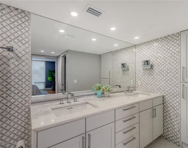1111 N Gulfstream Avenue - Photo Thumbnail 14