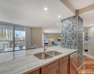 1111 N Gulfstream Avenue - Photo Thumbnail 6