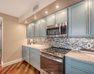 1111 N Gulfstream Avenue - Photo Thumbnail 8