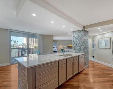 1111 N Gulfstream Avenue - Photo Thumbnail 5