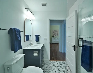 2408 Hillview Street - Photo Thumbnail 6