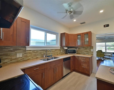 2408 Hillview Street - Photo Thumbnail 10