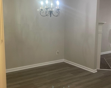 1736 Devon Drive Sw - Photo Thumbnail 4