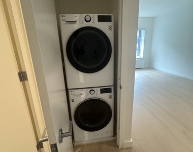 445 Gerard Avenue - Photo Thumbnail 2