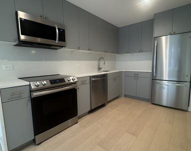 445 Gerard Avenue - Photo Thumbnail 3
